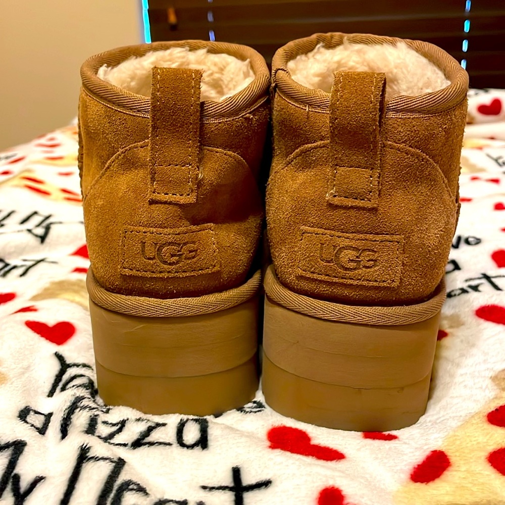 UGG Classic Ultra Mini Platform - Picture 2 of 5